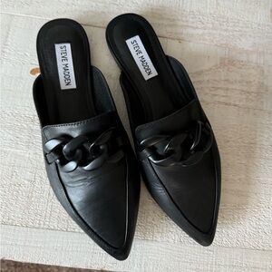 Steve madden flats with buckle in black